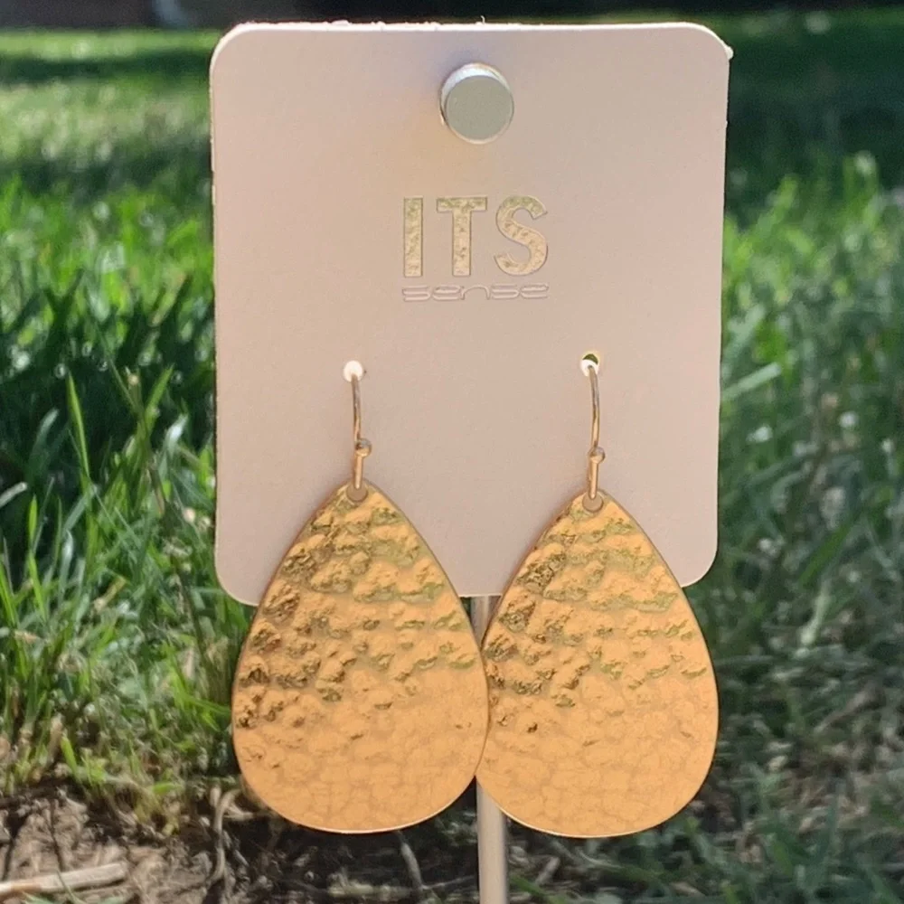 NWT Its Sense Matte Gold Hammered Cast Teardrop Earrings - Picture 3 of 6